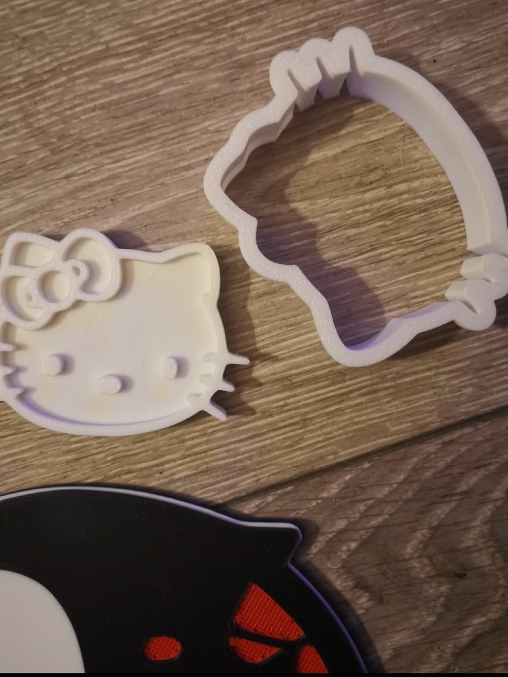 Hello Kitty White Cookie Cutters - 2pc Set